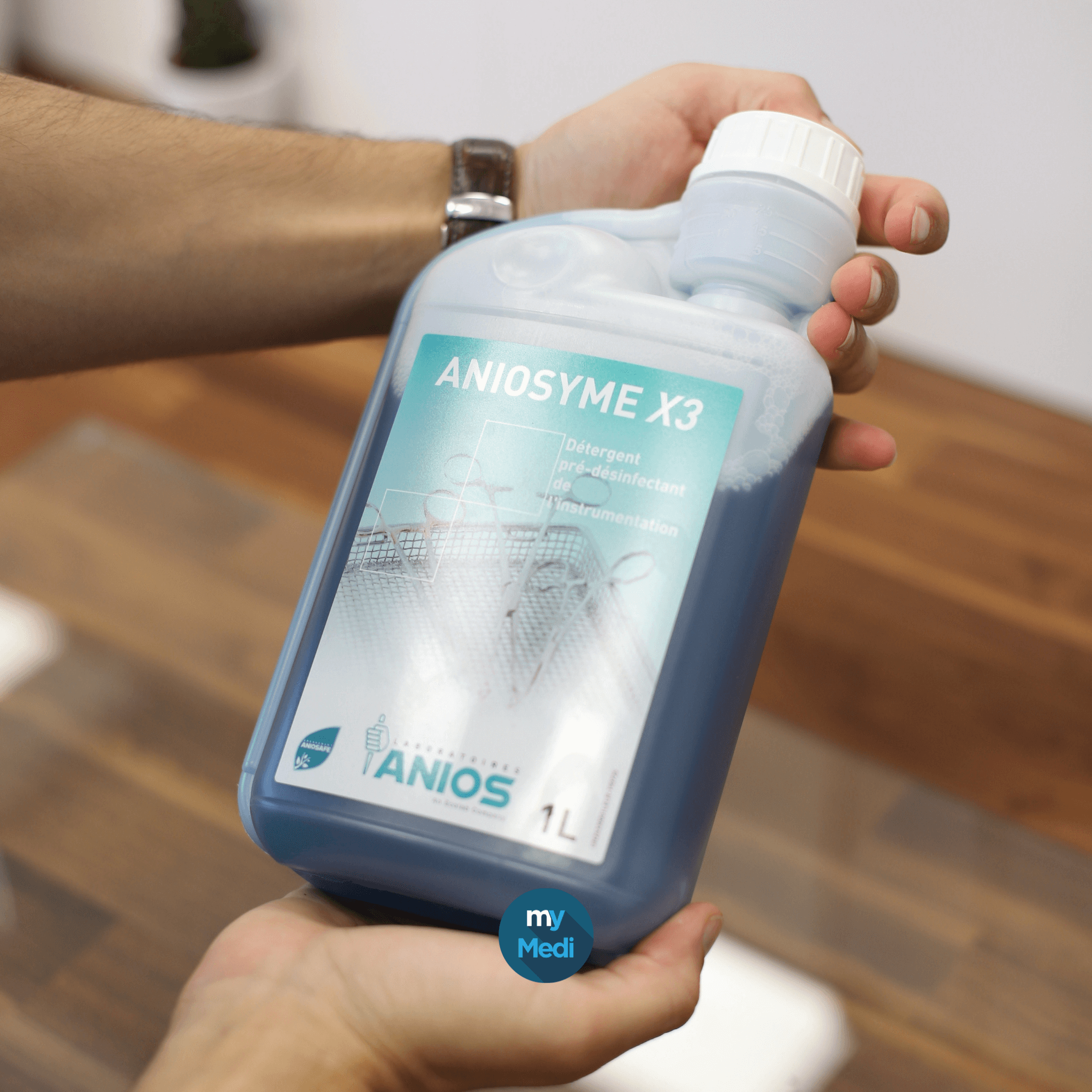 Solutions de nettoyage pour instruments de tatoueurs