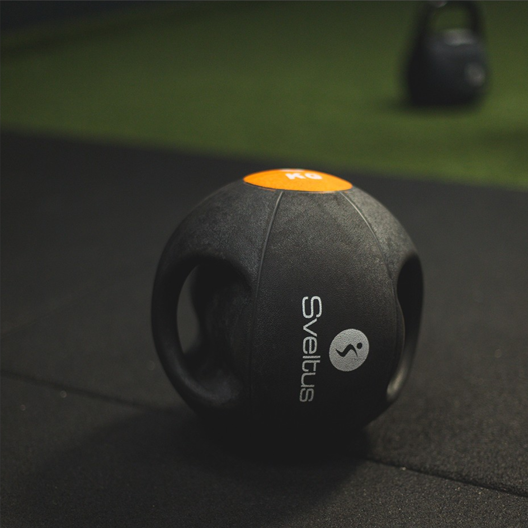 Medicine Ball Rubber avec Poignées - Ø 23/27 cm - Plusieurs poids - Sveltus