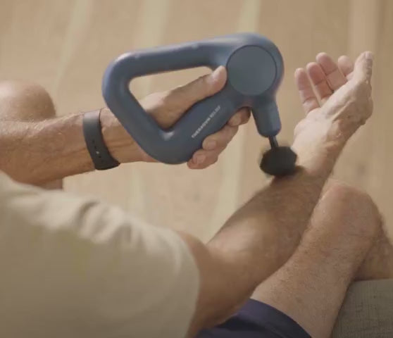 Load video: Theragun Relief - Pistolet de massage - 2 coloris - Therabody