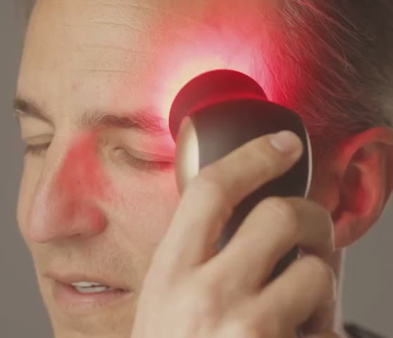 Charger la vidéo : TheraFace PRO - soin du visage - luminothérapie LED - 2 coloris - Therabody