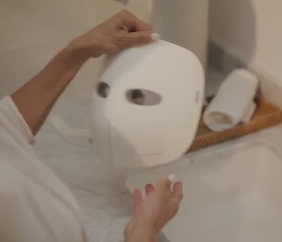 Load video: TheraFace Mask - soin du visage - luminothérapie LED - Therabody